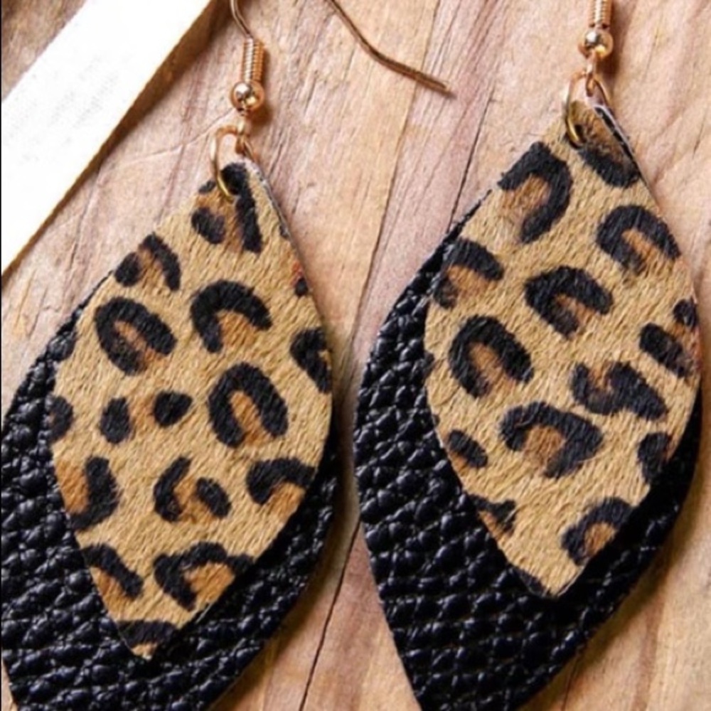 🏷Tear drop leopard earrings